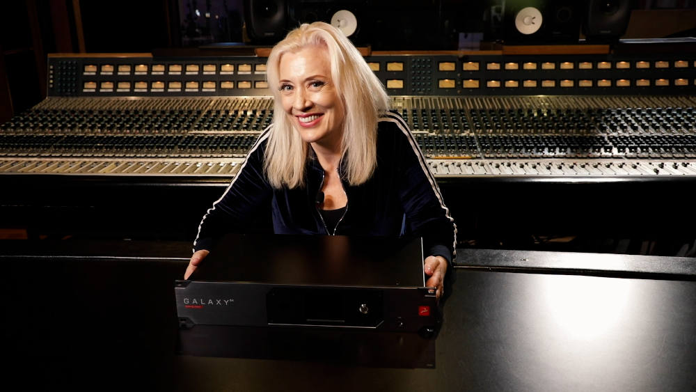 Sylvia Massy & Taylor Hawkins recording with Galaxy 64 Synergy Core